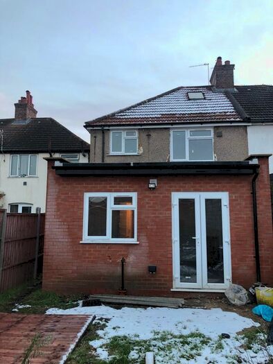 2 Bedroom Flat To Rent In Beavers Lane, Hounslow, TW4