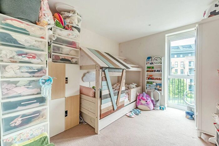 3 Bedroom Flat To Rent In Howard Road, Stanmore, HA7