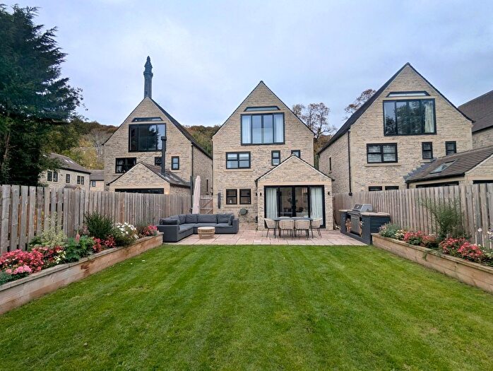 4 Bedroom Detached House For Sale In Meadow View, Pye Nest, HX2