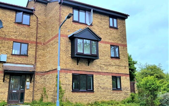 Studio To Rent In Blacksmiths Close, Chadwell Heath, Romford, RM6