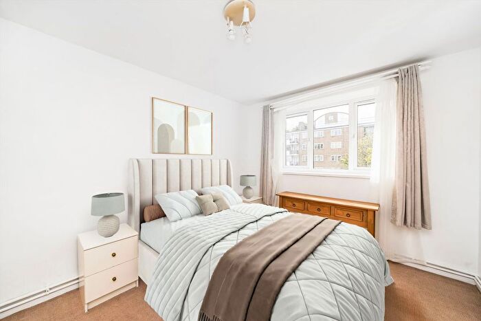 3 Bedroom Flat For Sale In Tildesley Road, Putney, SW15