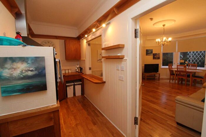 2 Bedroom Flat To Rent In Athole Gardens, Glasgow, G12