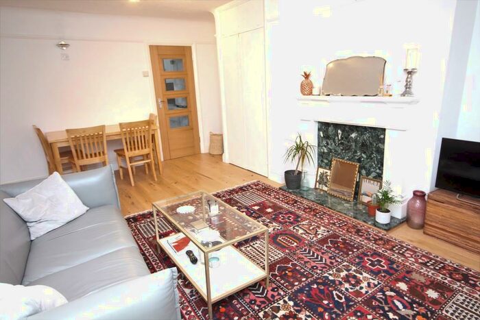 3 Bedroom Ground Flat To Rent In Tollington Park, Finsbury Park, N4