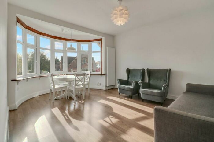 2 Bedroom Flat To Rent In Kenton Road, Harrow, HA3