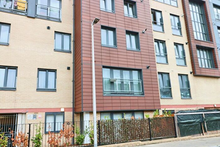 1 Bedroom Apartment To Rent In Bramley Crescent, Ilford, IG2