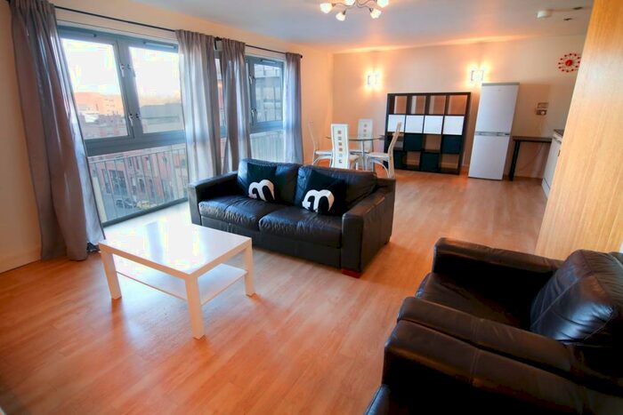 2 Bedroom Apartment To Rent In Islington Gates, Fleet Street, B3