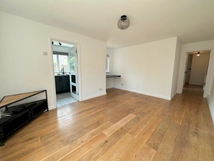 1 Bedroom Flat To Rent In Castlebar Mews, Ealing, W5