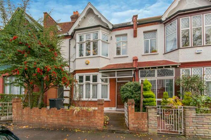 3 Bedroom Flat To Rent In Fernwood Avenue, Streatham, SW16