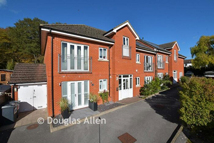 1 Bedroom Flat For Sale In Brocket Way, Chigwell, Essex, IG7