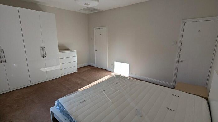 2 Bedroom Flat To Rent In Canute Road, Southampton, Hampshire, SO14