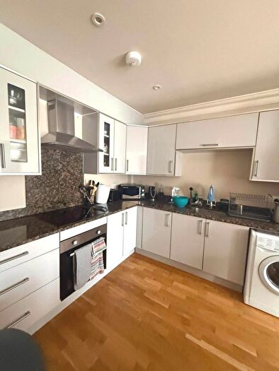 2 Bedroom Flat To Rent In Reet Garden, Slough, SL1