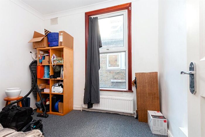 3 Bedroom Flat To Rent In Forest Road, Walthamstow, E17
