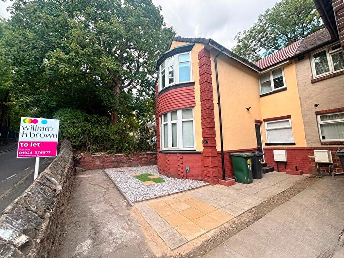 3 Bedroom Semi-Detached House To Rent In Temple Road, Dewsbury, WF13