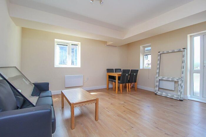 1 Bedroom Flat To Rent In Crofts Street, Roath, Cardiff, CF24