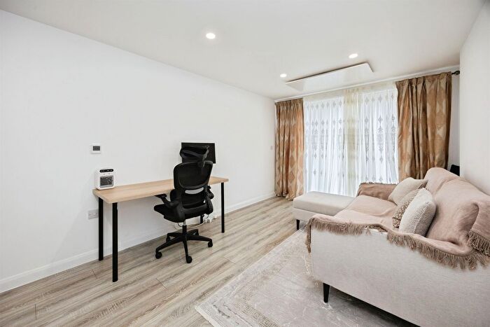 1 Bedroom Flat For Sale In Newtown Apartments, Newtown Road, Ashford, TN24