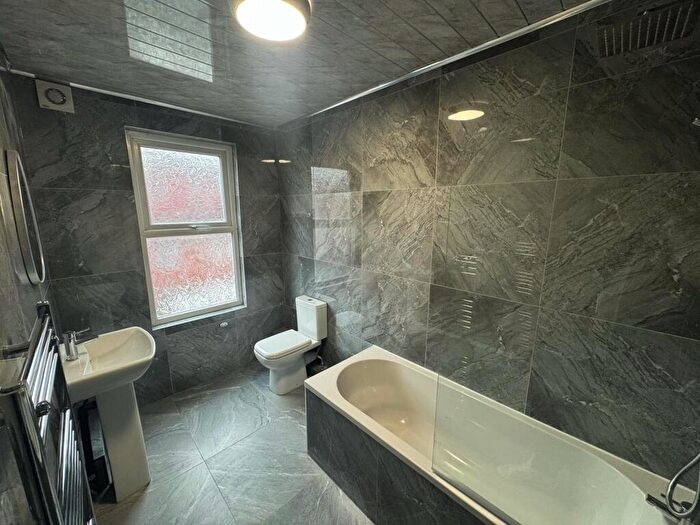 2 Bedroom House To Rent In Royal Park Terrace, Leeds, LS6