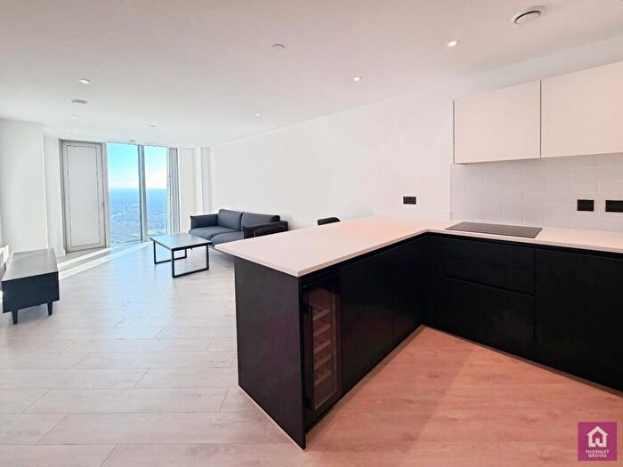 2 Bedroom Flat To Rent In Vista River Tower, Trinity Way, Manchester, M3