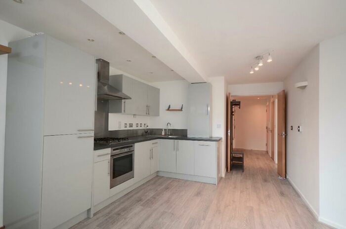 1 Bedroom Flat To Rent In Lordship Lane, East Dulwich, London, SE22