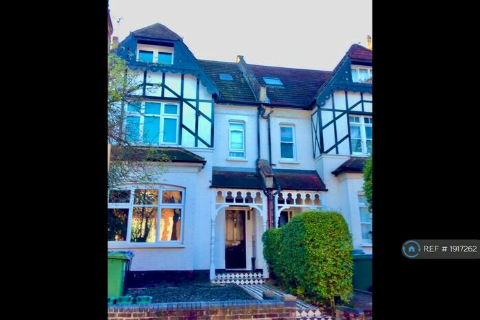 Studio To Rent In Grosvenor Gardens, London, NW2