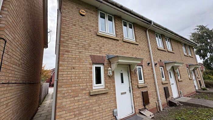 3 Bedroom Semi-Detached House To Rent In Thirlmere Way, Hull, HU7