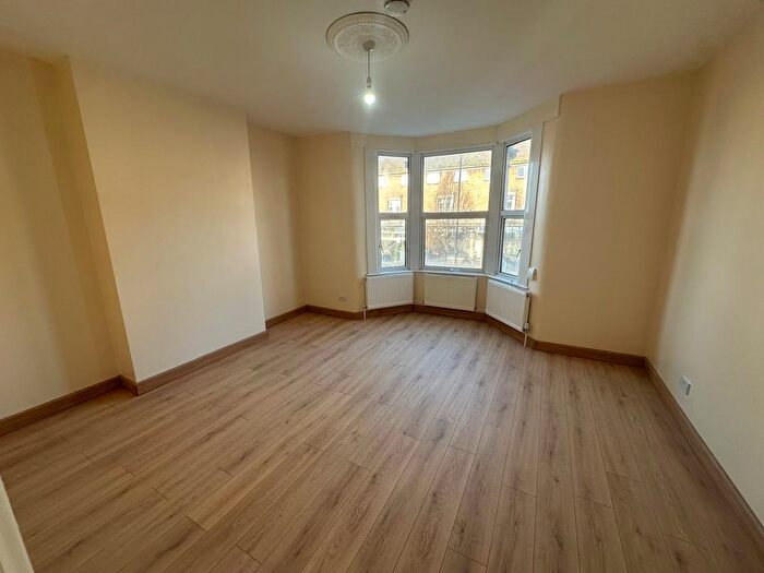 3 Bedroom Flat To Rent In High Street, Enfield, EN3