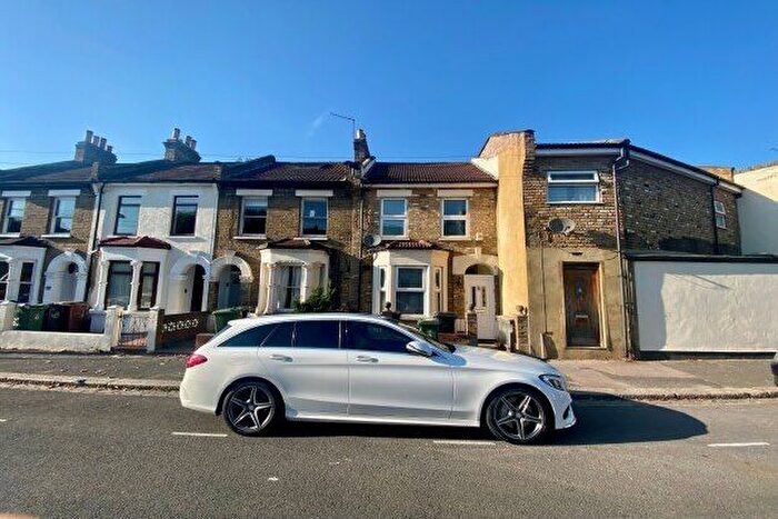 2 Bedroom Flat To Rent In Frith Road, London, E11