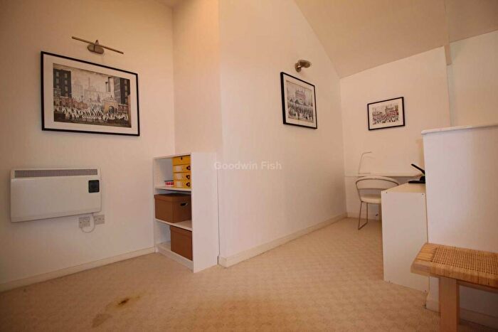 2 Bedroom Apartment To Rent In City South, City Road East, Southern Gateway, M15