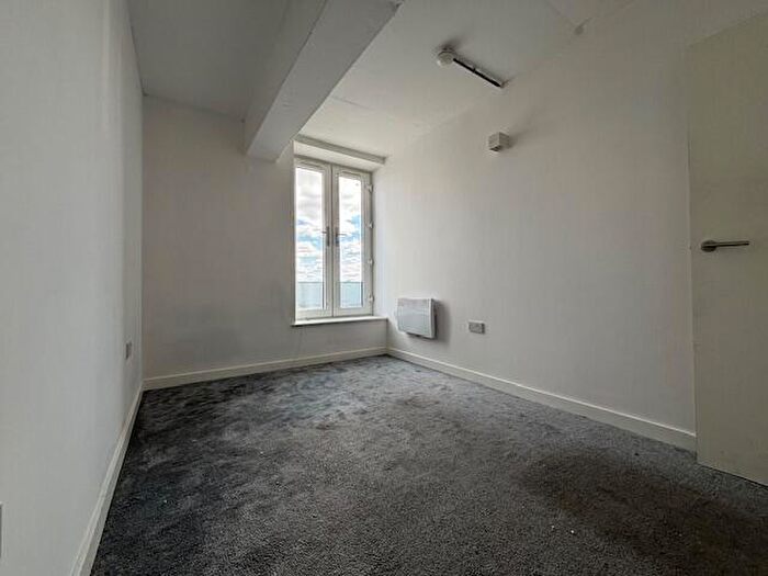2 Bedroom Apartment To Rent In High Street, West Bromwich, B70
