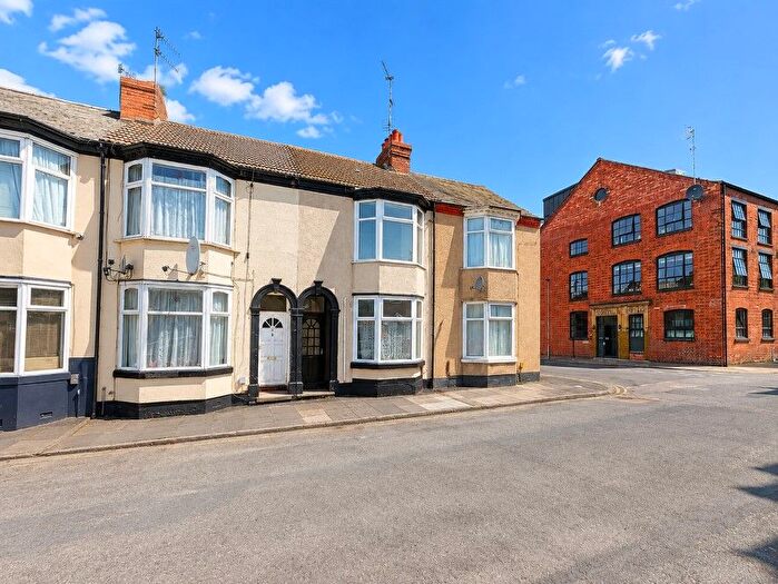 3 Bedroom Terraced House For Sale In Countess Road, Northampton, Northamptonshire, NN5
