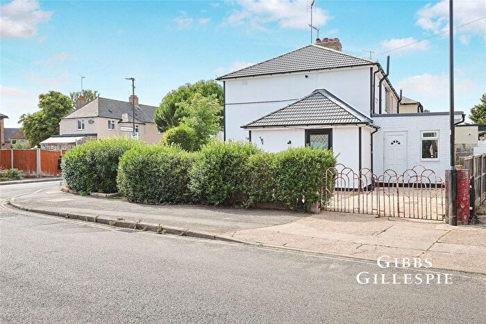 4 Bedroom Semi-Detached House To Rent In Clayton Crescent, Brentford, TW8