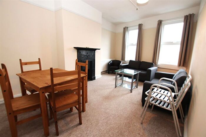 3 Bedroom Flat To Rent In Wellsway, Bath, BA2
