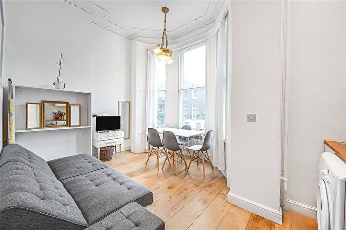 1 Bedroom Flat To Rent In Airlie Gardens, London, W8