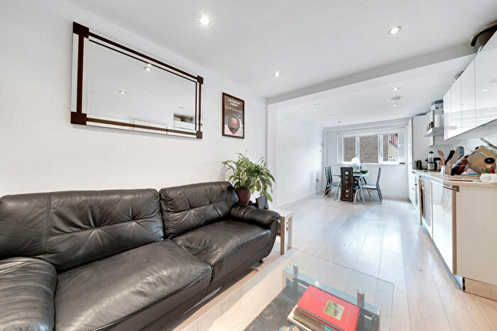 2 Bedroom Apartment To Rent In Fabian House, Cannon Street Road, Whitechapel, E1