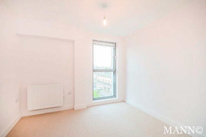 2 Bedroom Flat To Rent In High Street, Redhill, RH1