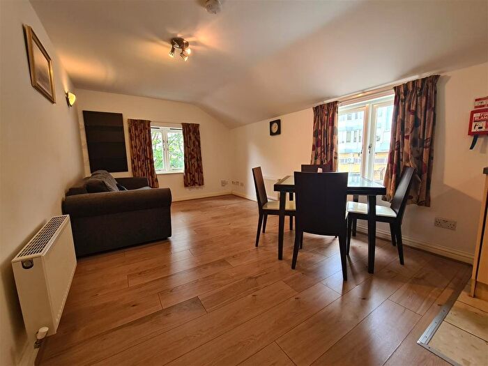 1 Bedroom Flat To Rent In Flat, - Norwich Street, Cambridge, CB2