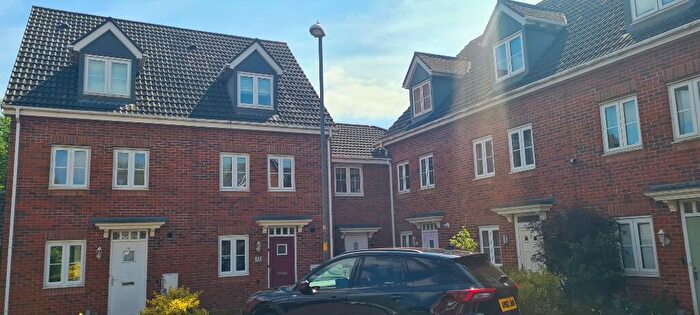 4 Bedroom Town House To Rent In New Imperial Crescent, Birmingham, B11
