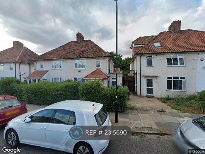 4 Bedroom Semi-Detached House To Rent In Saxon Drive, London, W3