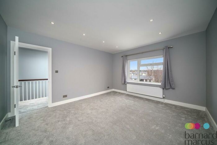 3 Bedroom Apartment To Rent In East Barnet Road, Barnet, EN4