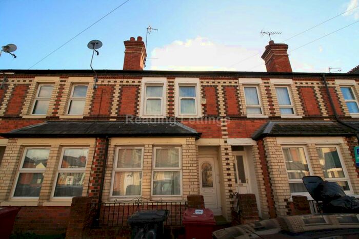 4 Bedroom House To Rent In Pitcroft Avenue, Reading, RG6