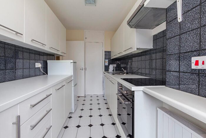 3 Bedroom Flat To Rent In Arthur Road, Birmingham, B15