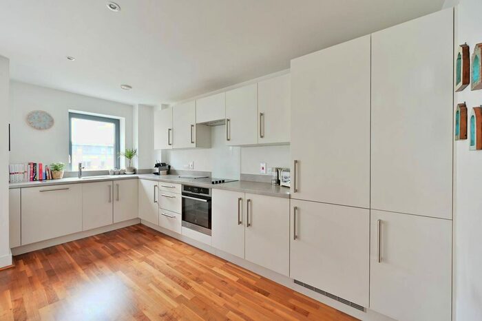 1 Bedroom Flat To Rent In Knightley Walk, Putney, London, SW18