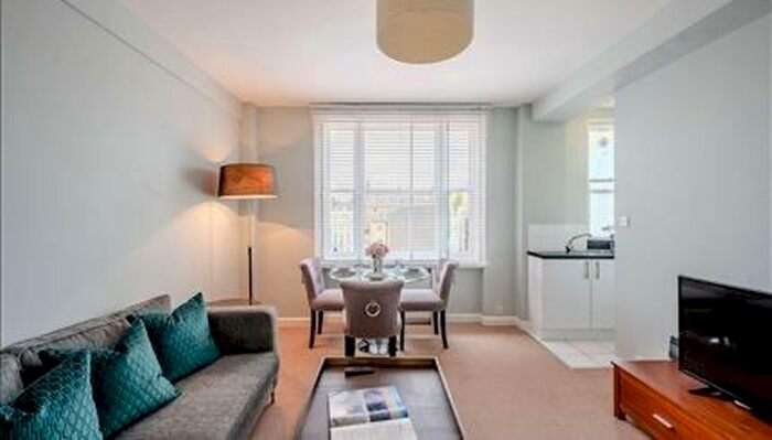 1 Bedroom Flat To Rent In Hill Street, London, W1J