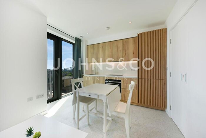 Studio To Rent In Bouchon Point, Cendal Cresent, London, E1
