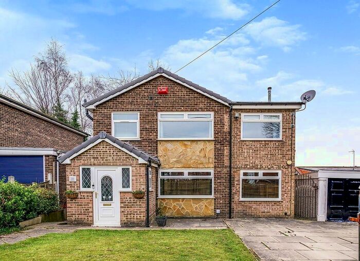 4 Bedroom Detached House To Rent In Baronsway, Leeds, West Yorkshire, LS15