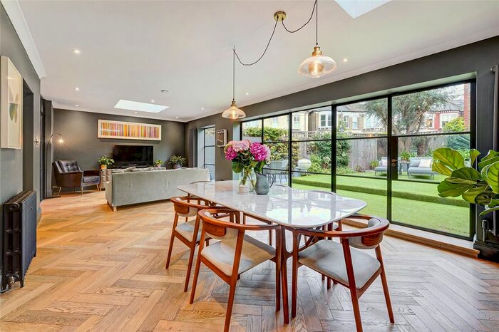 6 Bedroom Semi-Detached House To Rent In Balham Park Road, London, SW12