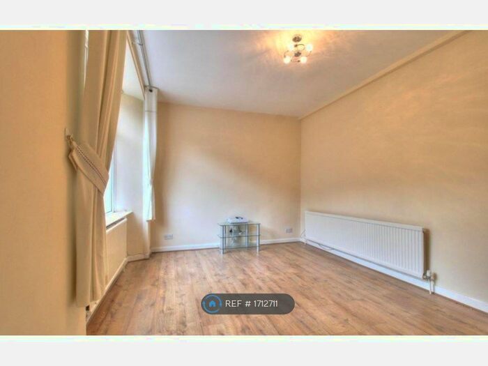 2 Bedroom Flat To Rent In Bailey Street, Deri, Bargoed, CF81