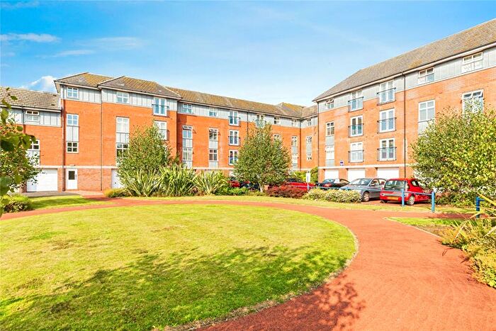 2 Bedroom Flat For Sale In Newton Drive, Blackpool, Lancashire, FY3