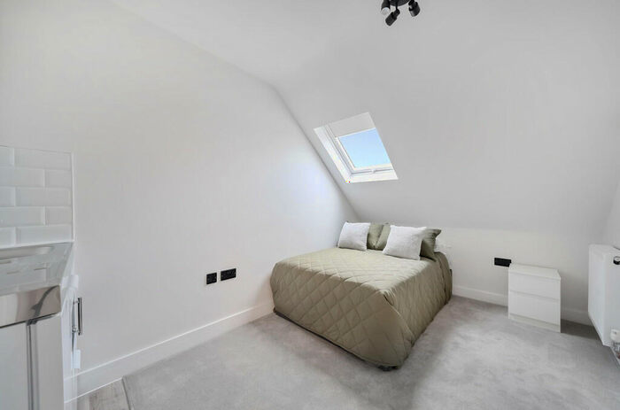 1 Bedroom Apartment To Rent In High Street, Aldershot, GU12