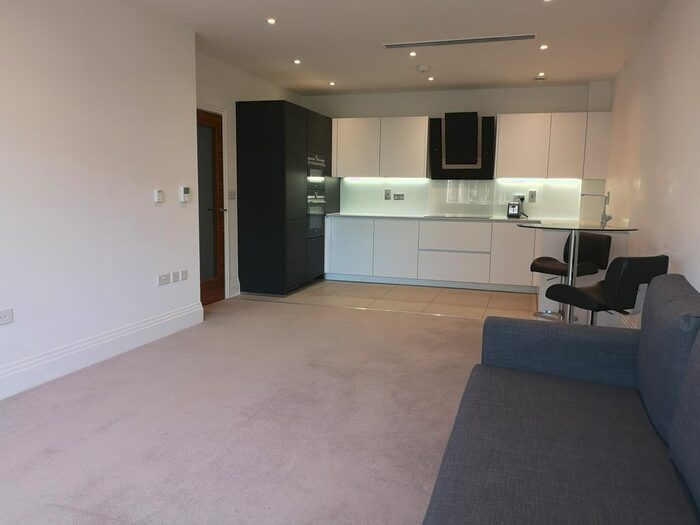 2 Bedroom Flat To Rent In Atwell Court, High Road, London, N12