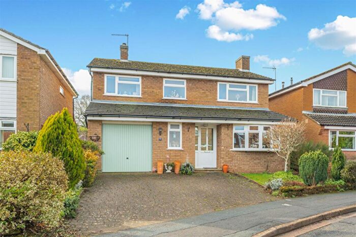 4 Bedroom Detached House For Sale In Hazeldene Gardens, Banbury, OX16